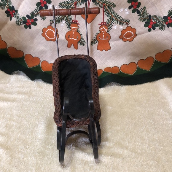 VINTAGE VICTORIAN  DOLL SLEIGH -WICKER/RATTAN, METAL, FABRIC 12”x12” - Picture 2 of 10